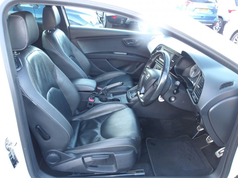 SEAT LEON