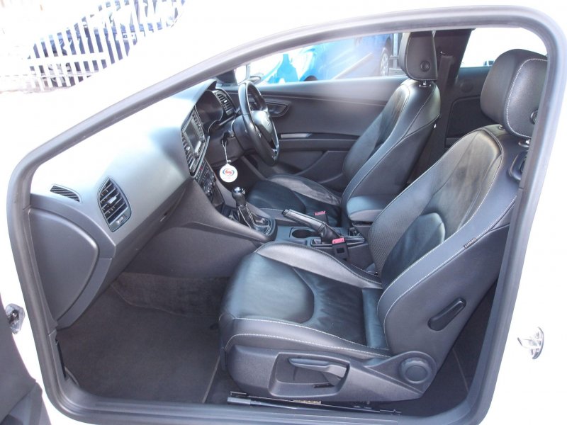 SEAT LEON