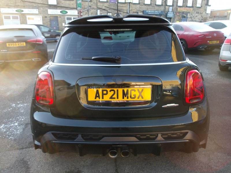 MINI HATCH