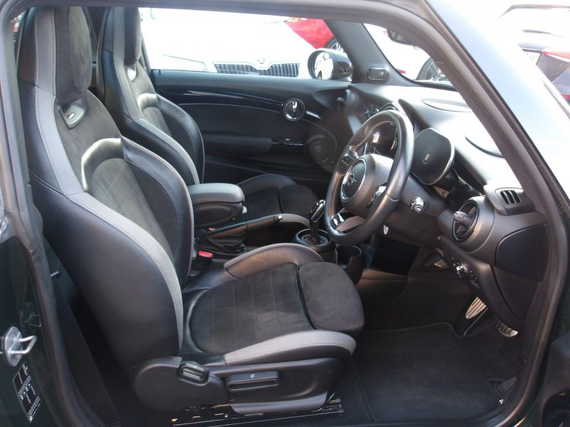 MINI HATCH