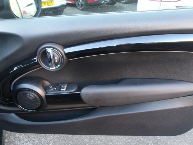 MINI HATCH
