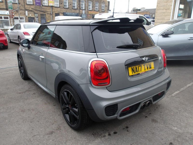 MINI HATCH