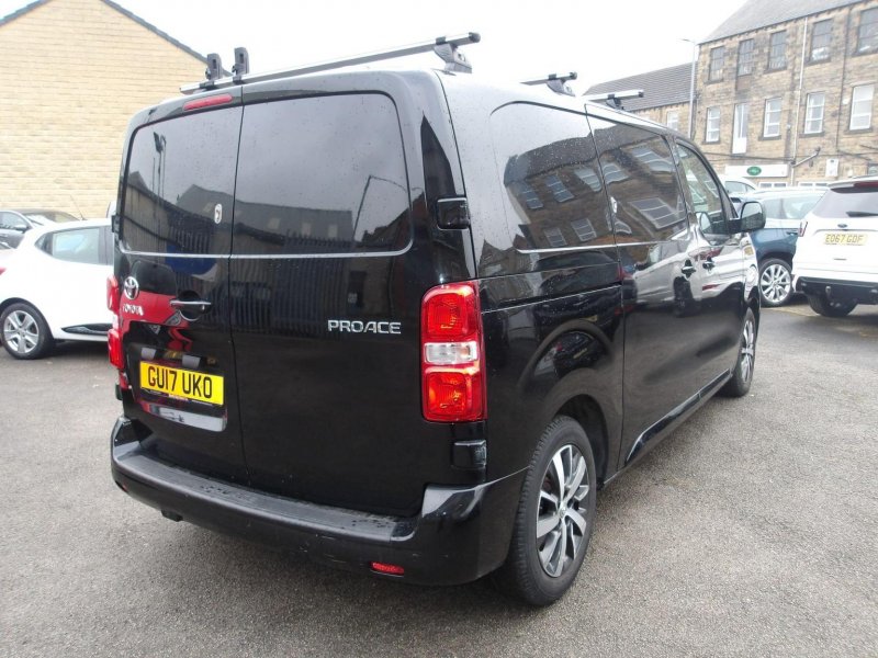 TOYOTA PROACE